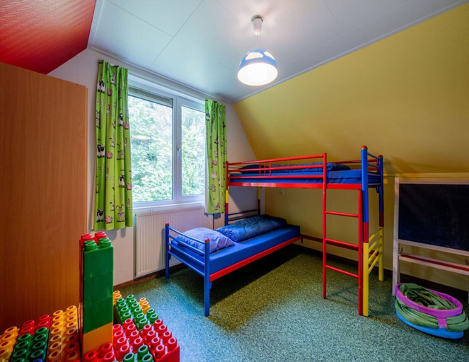 Room 2, Holiday Home in Scherpenzeel Near Nature Park, Scherpenzeel