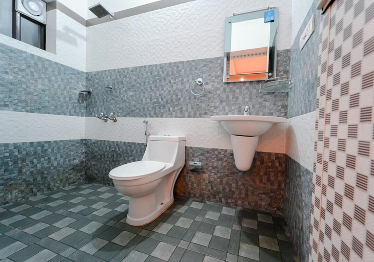 Bathroom 4, Vythiri Palace Resort, Wayanad
