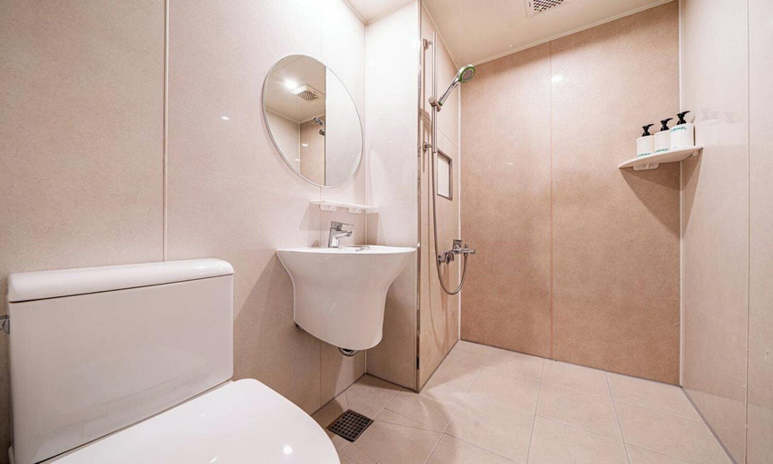 Bathroom 4, Sinchon Urbanslow, Mapo