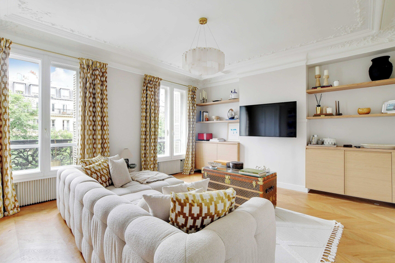 Living area 3, Elegant Apt 2bdr- Arc de Triomphe / Champs-elysees, Paris