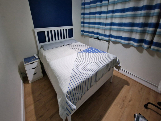 Room 4, Standard Double Room - Shared, Slough