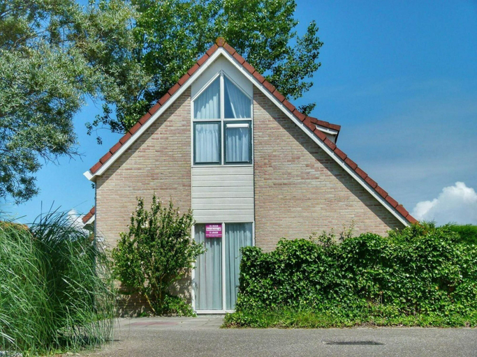 Exterior 2, Pleasant Holiday Home With Garden, Sluis