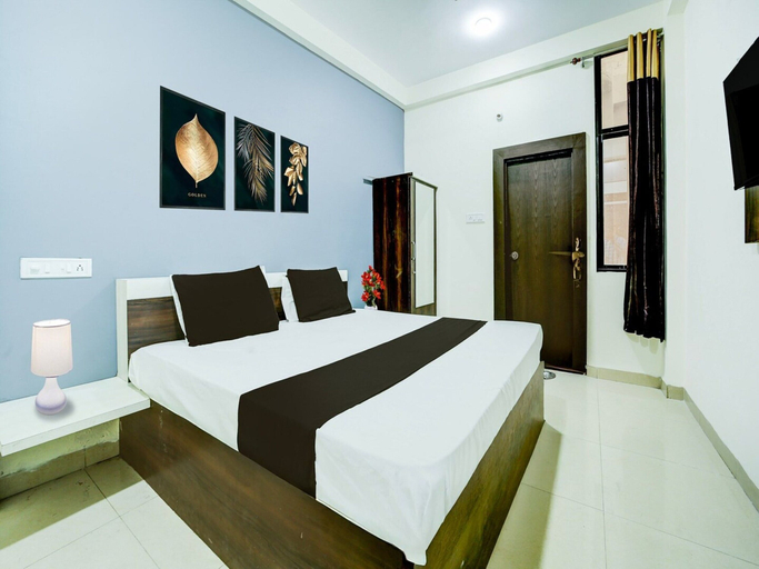 Room 2, Collection O Hotel Sp14, Indore