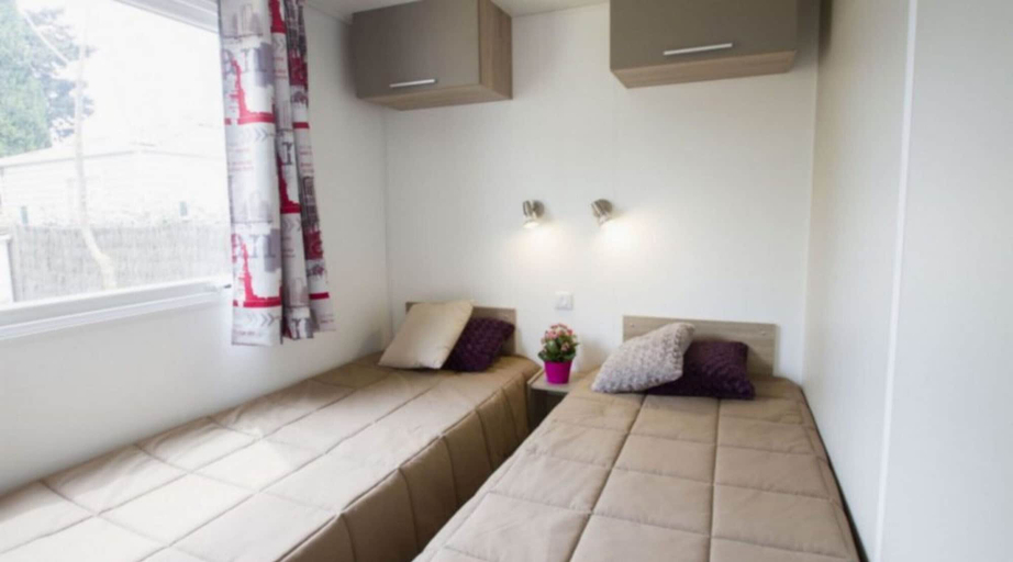 Bedroom 3, Mobile Home in Bessan With Terrace, Hérault