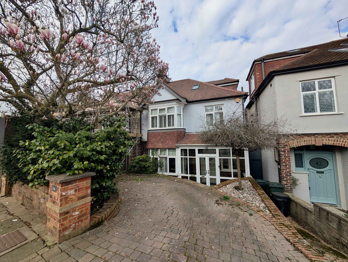 Exterior, Bright Ensuite Room in Shared Wandsworth Flat, London