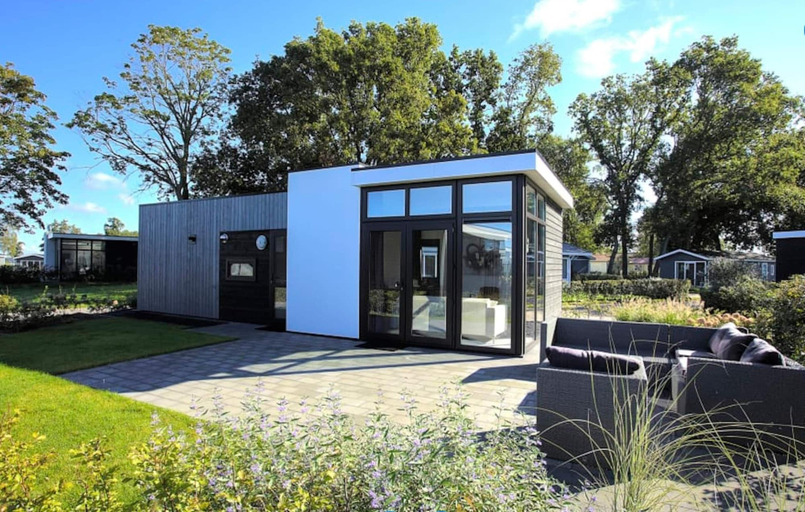 Others 5, Modern Chalet in a Park Near the Veluwemeer
