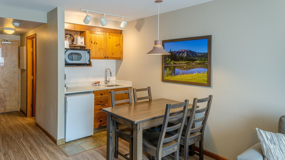 Dining, Cahilty #204 Home, Thompson-Nicola