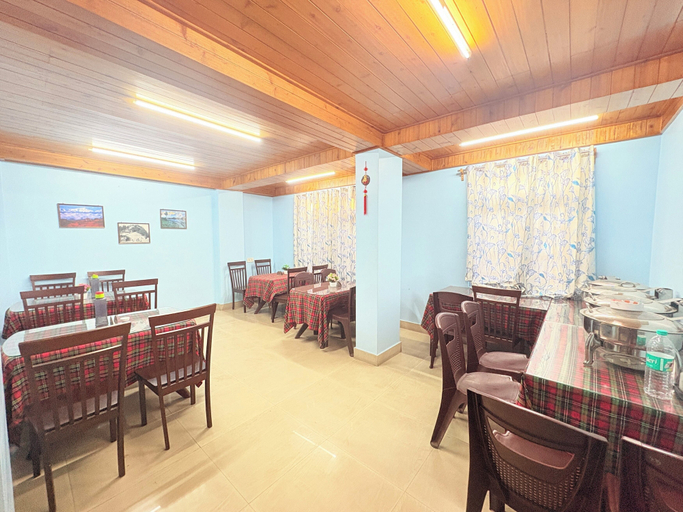 Dining 5, Pinecrest Inn Near Mall Rd, Darjiling