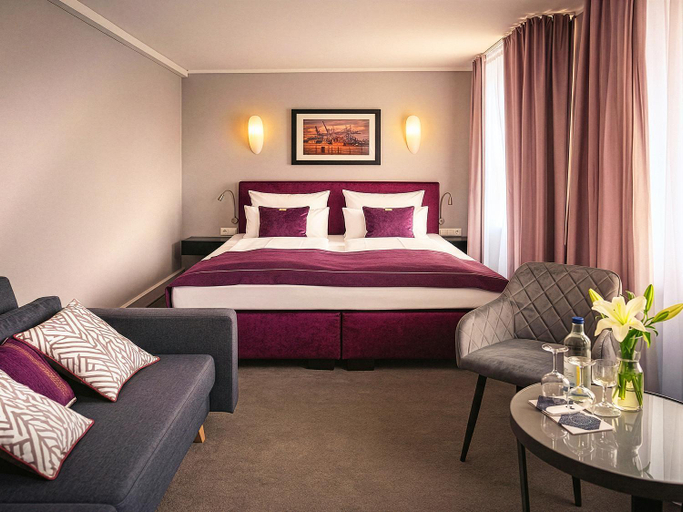 Others 4, Hotel Hafentor, Hamburg
