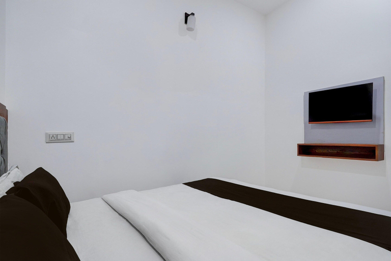 Room 5, Classic Advent Hotel, Gautam Buddha Nagar