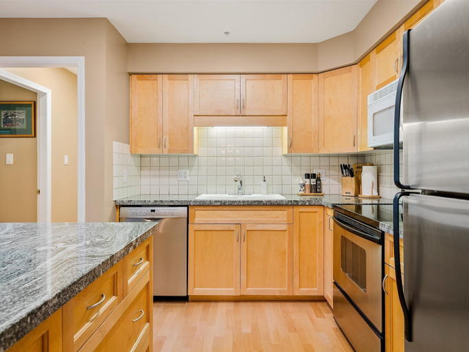 Others 5, Glacier Suite at Snowberry, Squamish-Lillooet