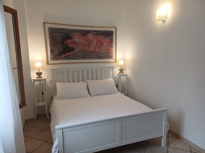 Bedroom 2, Sole e Sale in Sardegna, Cagliari