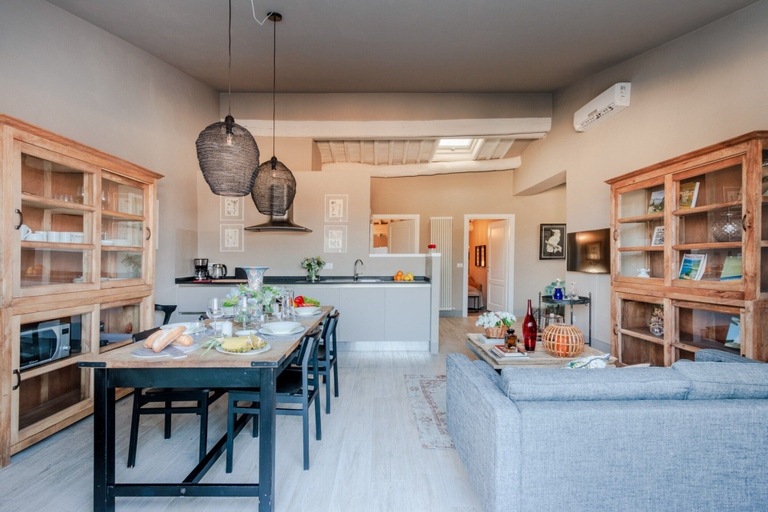 Dining 3, Apartment in Lucca Near Torre Delle Ore, Lucca