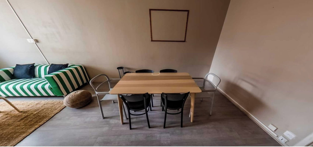 Dining 3, Private Room in a Shared Flat - Lyon 8, Rhône