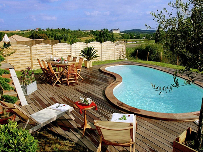 Pool 5, Luxurious Villa With Terrace in the Rural Chalais, Charente