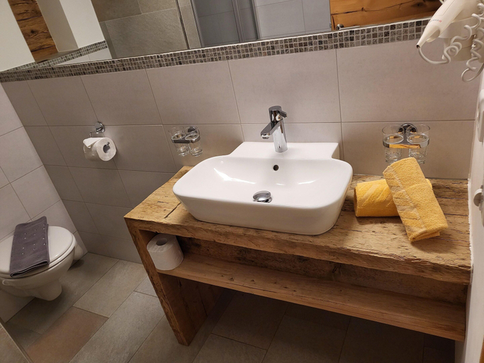 Bathroom 3, Apartment in Neukirchen With a Balcony, Zell am See