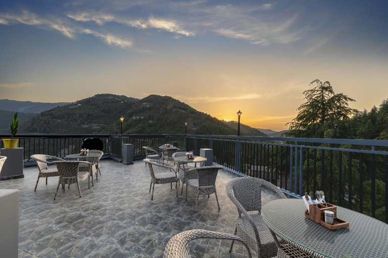 Balcony/terrace, Echor Alpine Meadows Khajjiar Dalhousie, Chamba