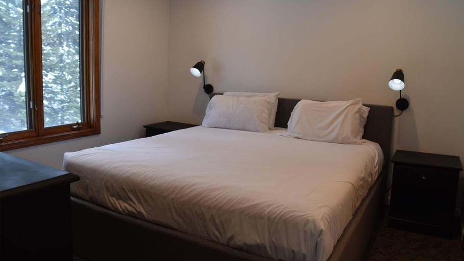 Room 4, Cahilty #349 2 Bedroom Home, Thompson-Nicola