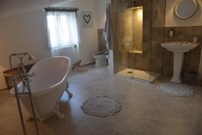 Bathroom 3, Villa Rudy, Bari