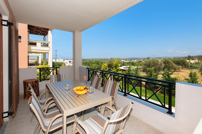 Others 3, Holiday Villa With hot tub, Crete