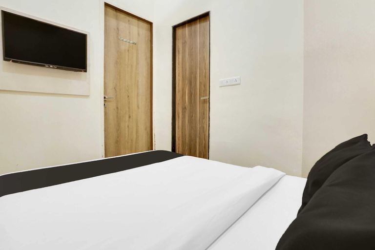 Room 4, Townhouse Ville Parle, Mumbai Suburban
