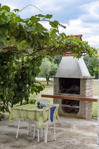 Others 2, Apartment in Valbandon Near Adriatic Beach, Fažana