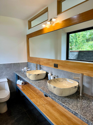 Bathroom 2, Southern Drake Lodge, Osa