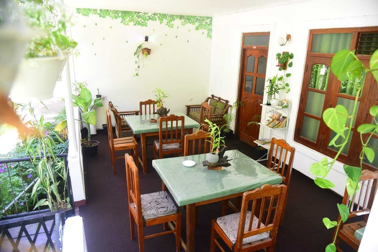 Food & Drinks, Travel Rest Inn, Ella