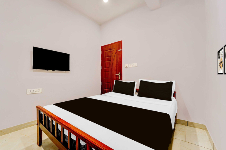 Room 3, Collection O Pukkattupady Aluva East, Ernakulam