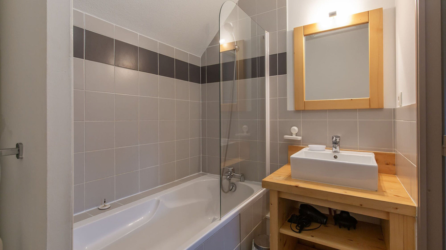 Bathroom 4, Alpine Retreat in Loudenvielle, Hautes-Pyrénées