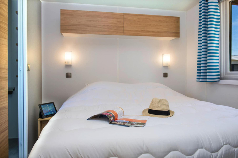Room 2, Mobile Home With Terrace at Domaine Les Muriers, Vendres-plage, Hérault