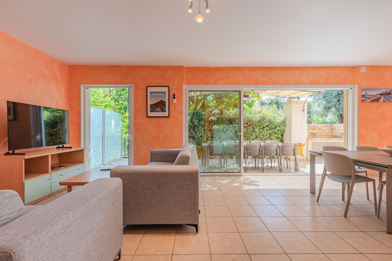 Living room, Holiday Home in Algajola, 100 m From Beach, Haute-Corse