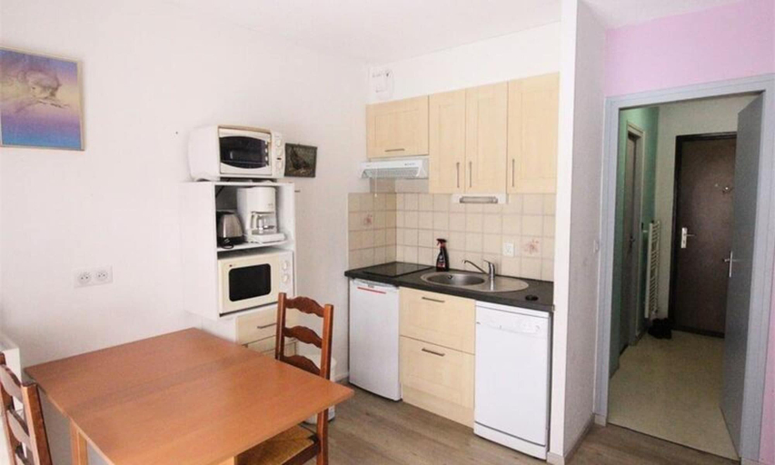 Private kitchen 3, Apartment in Luchon Near Gondola Lift, Haute-Garonne