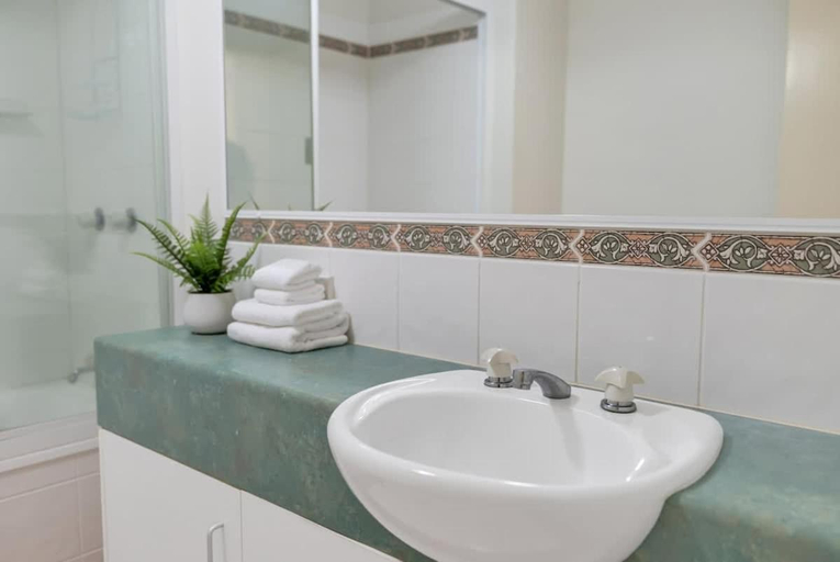 Bathroom 4, Wallaby Beach House, Cairns