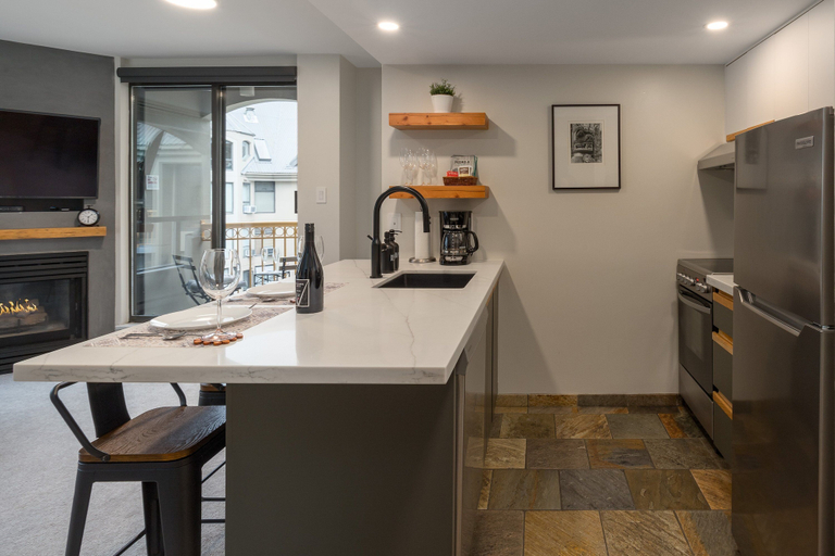 Private kitchen 2, Big Mauna at the Marquise, Squamish-Lillooet