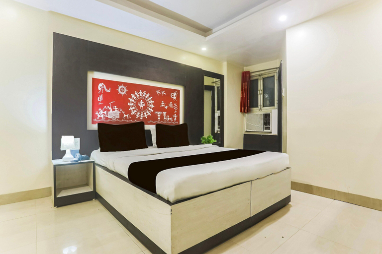 Room 2, Super Townhouse Jabalpur Railway, Jabalpur