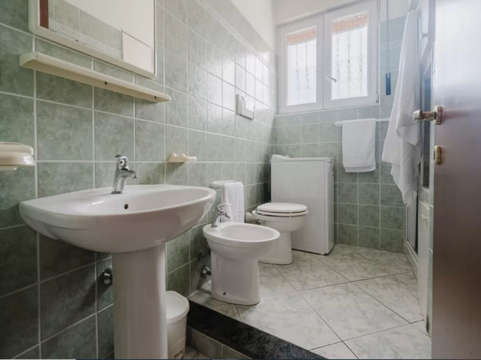 Bathroom 3, Porto Torres Apartment With Terrace, Sassari