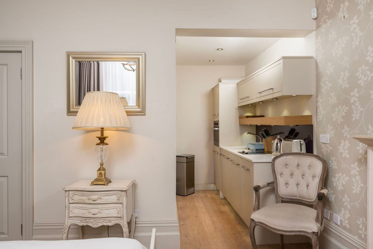 Room 3, Charming Chelsea Studio With Victorian Elegance, London