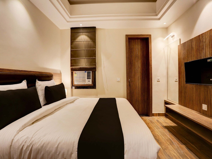Room 4, Super Collection O Stargaze, Kanpur Nagar