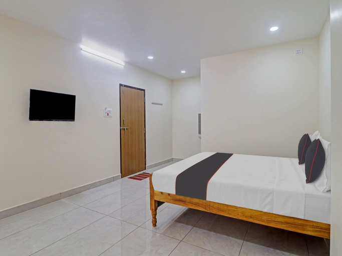 Room 2, Collection O SV Grand Patancheru, Medak