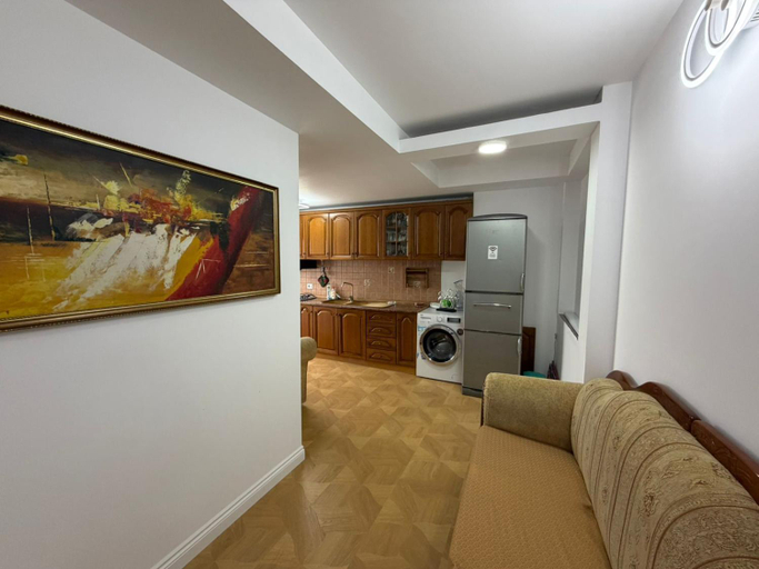 5, Grand House Apartment, Tiranës