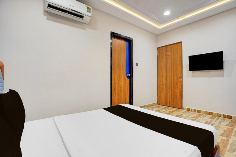 Room 4, Collection O Kosad Formerly Hotel Royal Orbits, Surat
