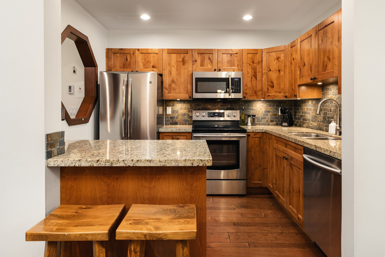 Private kitchen 2, Heavenly Suite at Sunpath, Squamish-Lillooet