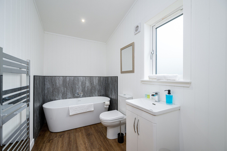 Bathroom 3, Silverwood Luxury Luxury Spa Lodge, Perthshire and Kinross