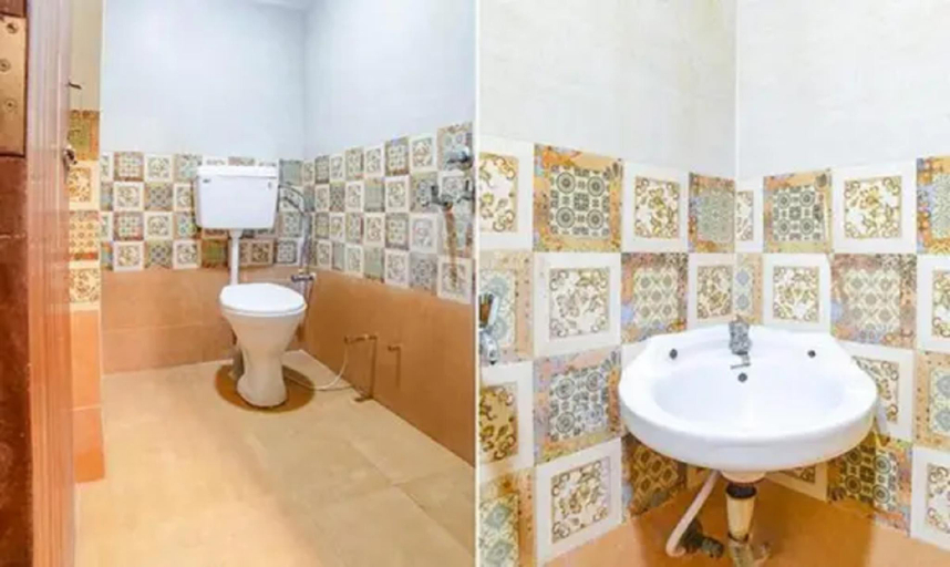 Bathroom, FabHotel Green Park, Indore