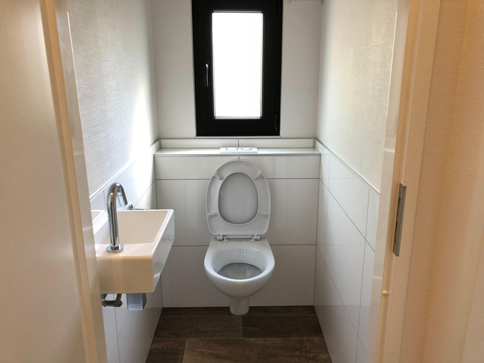 Bathroom 2, Atmospheric Chalet on the Veluwemeer