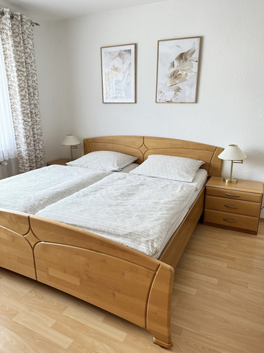 Room 4, Modern Apartment With 2 Bathrooms in Lirstal, Vulkaneifel