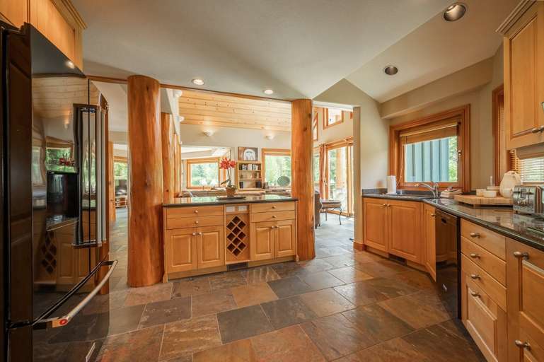 Private kitchen 4, Emerald Chalet, Squamish-Lillooet