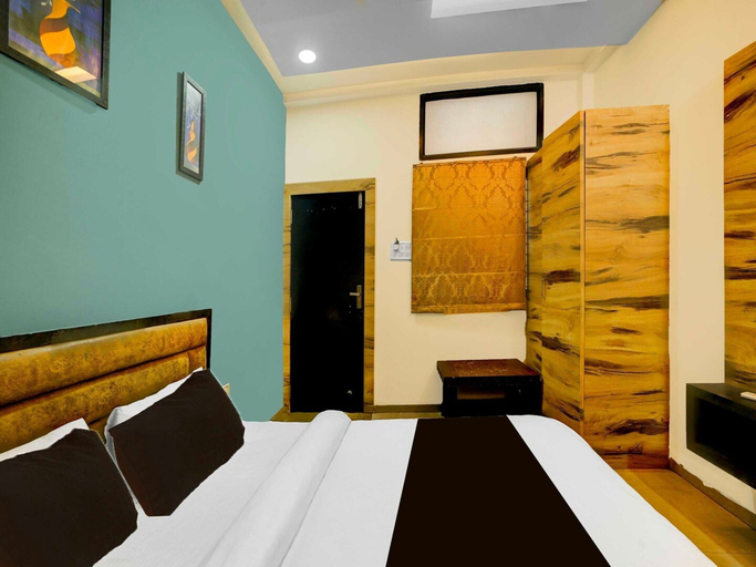 Room 5, Hotel O Vrindavan Palace Colony, Indore