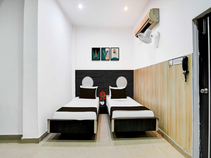 Room 5, Hotel O Minto Park, Kolkata